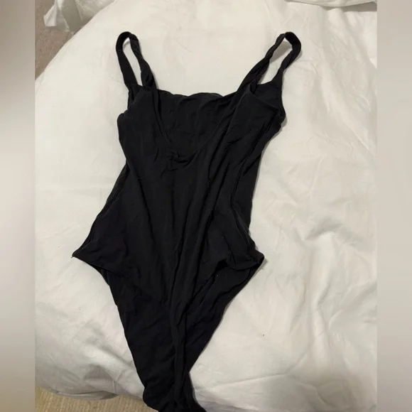 NWOT SKIMS seamless bodysuit - Picture 3 of 5